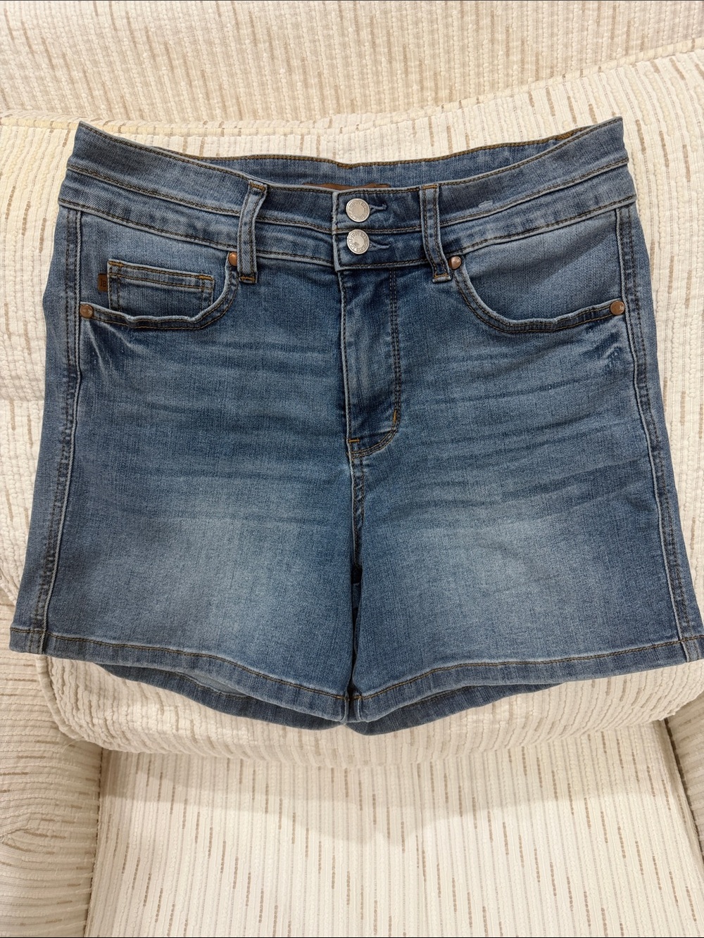 Judy Blue High Rise Sorbtek Denim Shorts Size Large Blue Medium Wash Stretch